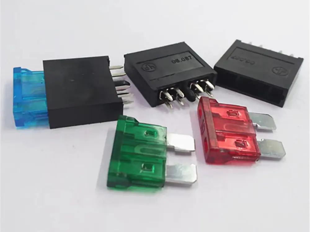 Car fuse holder